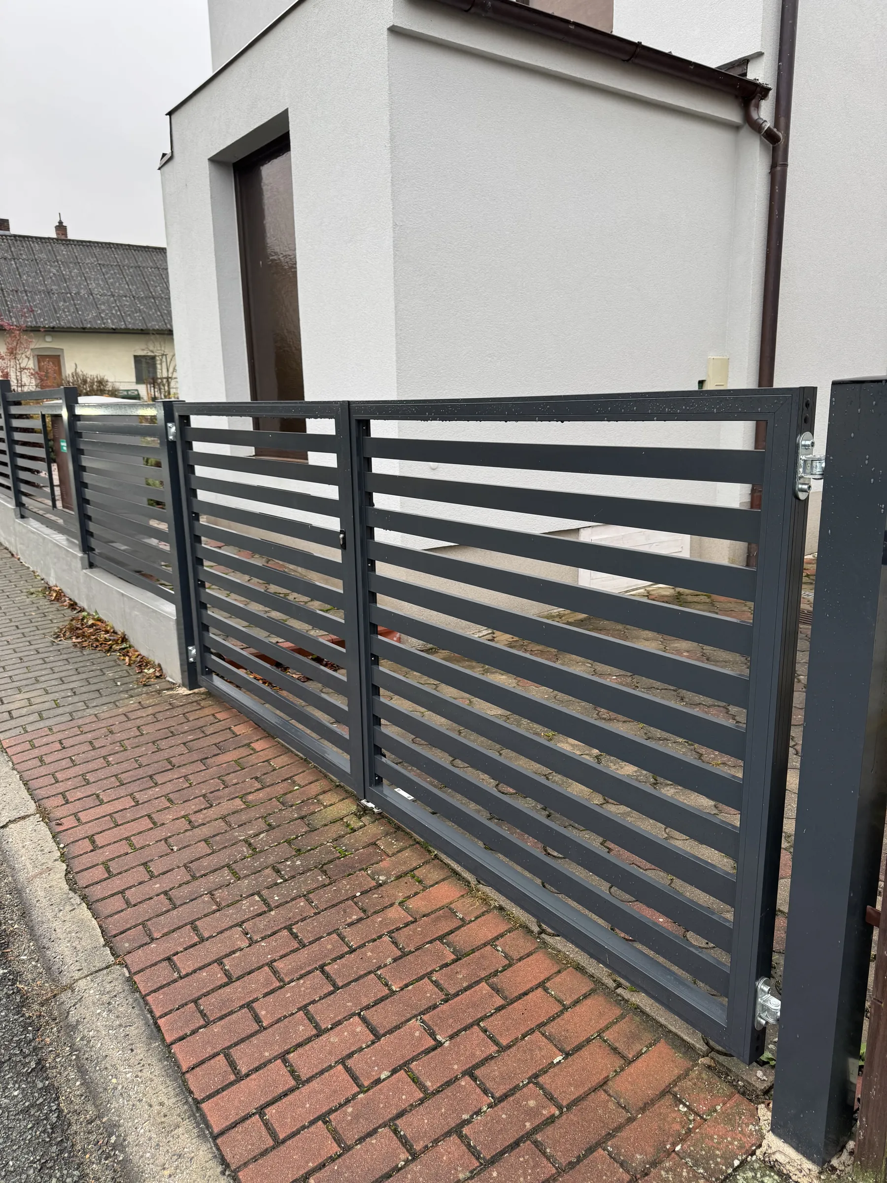 Bez viditeľných spojov a skrutiek